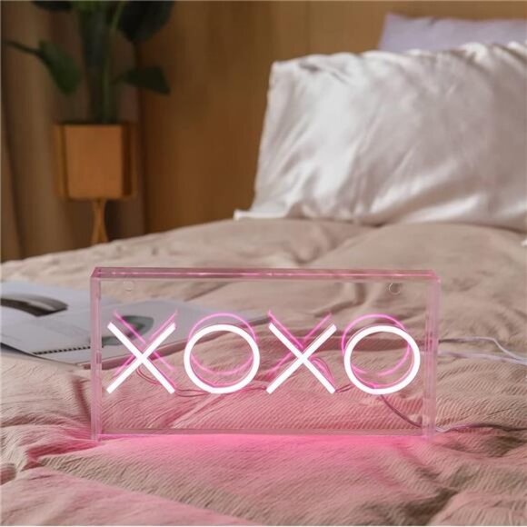 XOXO Neon Sign for Wall and Desk Decor，Powered by USB 3D Art Neon Light, Pink - Picture 1 of 6